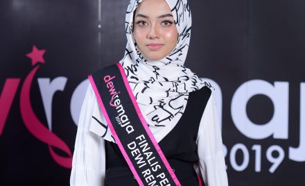 Dalam Dewi Remaja Pakai Tudung Masuk Kelab Seksi Pakai Bikini Netizen Kecam Ernisha